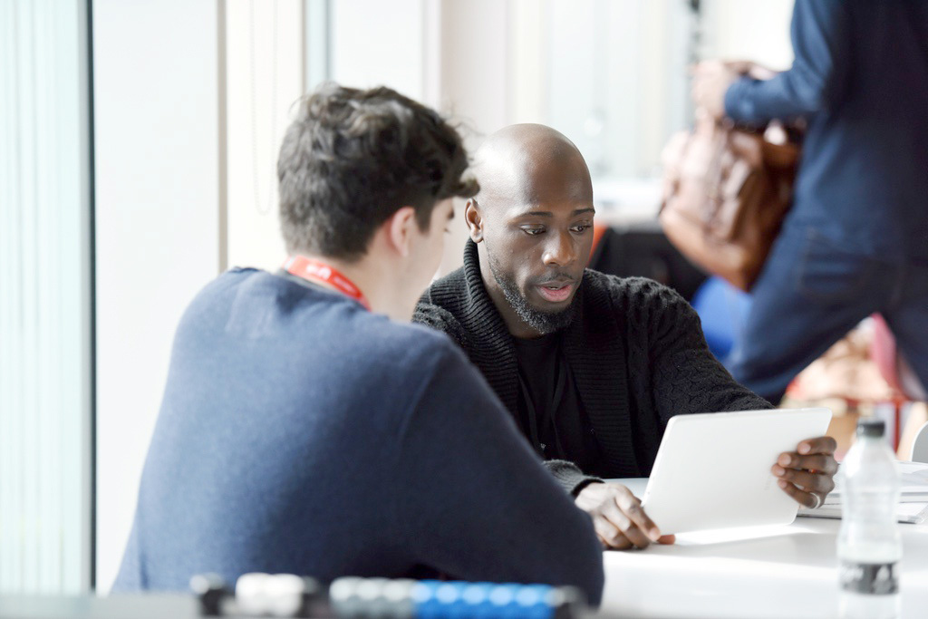  Lukas Lenniger talking with Animator Jerome Rodgers-Blake 