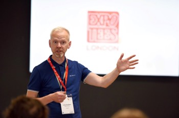  Justin Greetham during the student debriefing session 